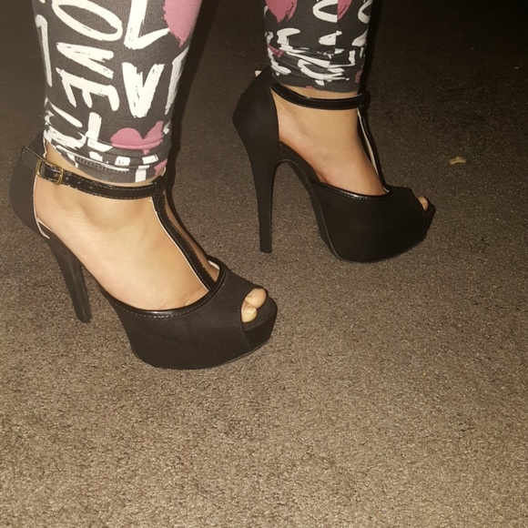 Black t strap platform heels - Picture 2 of 3